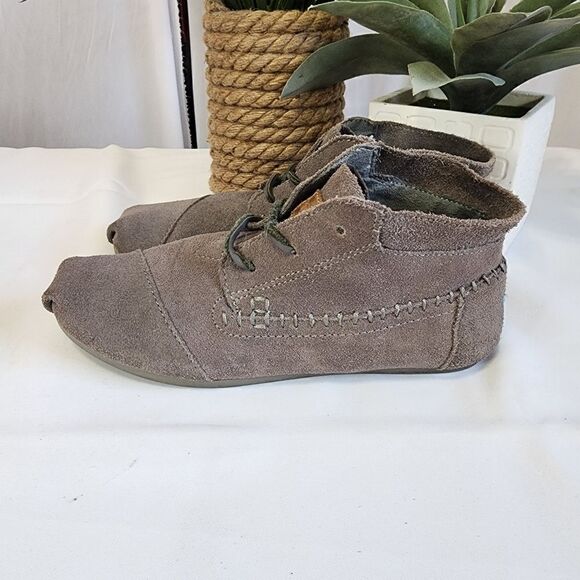 Tom's Size 6.5 Tribal Boots Grey Suede Comfort Women's Lace Up - Picture 5 of 9